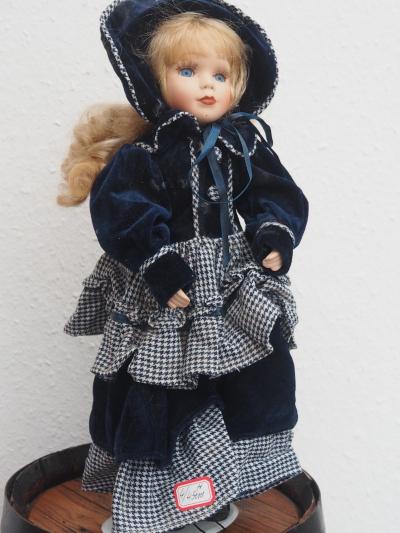 poup�e h 45 cm en porcelaine no 4