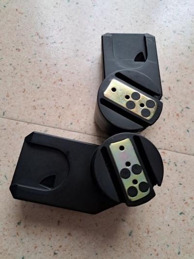 Adaptateur pour poussette b�b� confort et d'autres marques tr�s bonne �tat