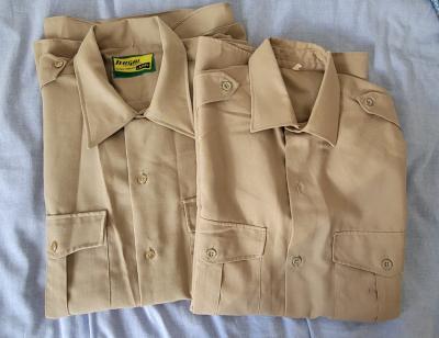 Lot militaire ancien   2 chemises Tergal, 2 cravates, 3 paires chaussettes
