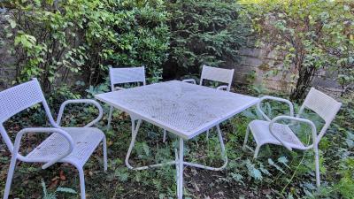 Charme vintage  Ravissant salon de jardin ancien en fer forg� blanc  (1960 1970)