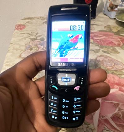 T�l�phone portable vintage Samsung Slider 2 Go 1,3 Mpx appareil photo �cran couleur noir