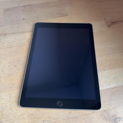 Tablette Tactile Apple iPad (5th generation) Wi Fi A1822 2017 9.7 non test�