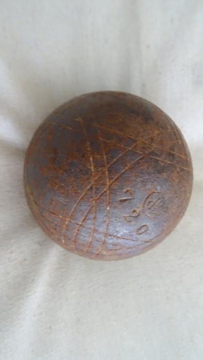 1 boule de petanque   JB petanque   720 gr   D = 73 mm   rouille