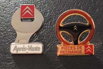 Pin s Lot de 2 Vintage Citro�n Pi�ces de Rechange & Apr�s Vente (315)