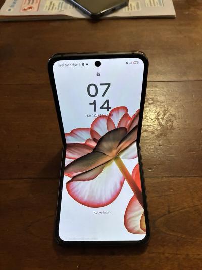 Samsung Galaxy Z Flip5 SM F731B Noir Smartphone pliable Galaxy Z Flip5