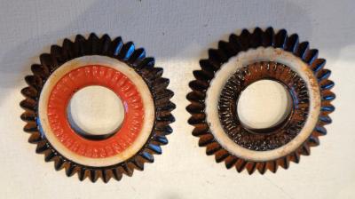 Casque � pointe:1 paire de cocardes Empire et Prusse,copies vieillie Top belles.