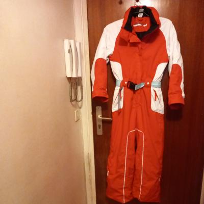 Combinaison de ski enfant fille Wedze Pull'n fit, taille 10 ans, rose et blanc.