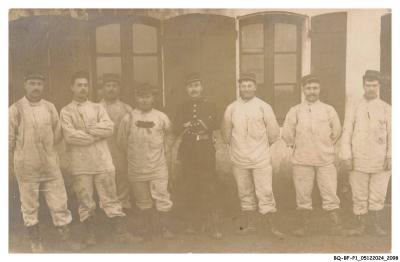 BQ BFP1 1050 MILITARIA   Group Of Soldiers