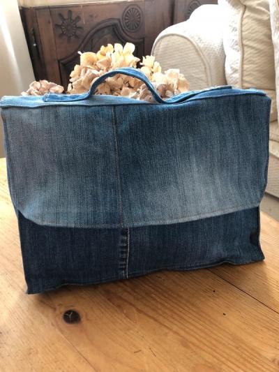 Originale petite sacoche en jean recycl� surpiqures   31 x 23 x 5   fait main