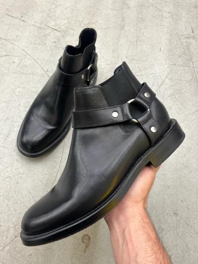 Bottines cuir noir � bride harnais Saint Laurent ann�es 2010 (EU 43)
