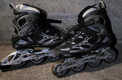FILA Rollers en ligne noir-gris pointure 42 Tr�s peu servi.