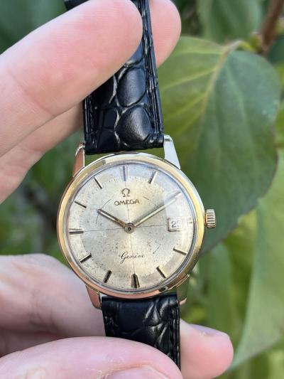 Omega Gen�ve montre m�canique manuel date cadran argent� bo�tier dor� ref 14724