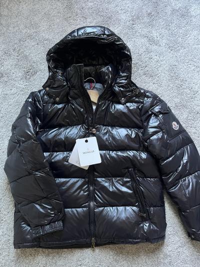 Moncler Maya Enfant doudoune noire � capuche amovible zip manches longues
