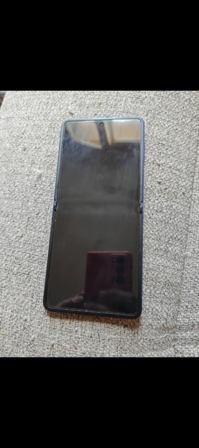 Vend Samsung Galaxy Flip 7 512 Bleu. Telephone en tr�s bon �tat, garantie 08-27