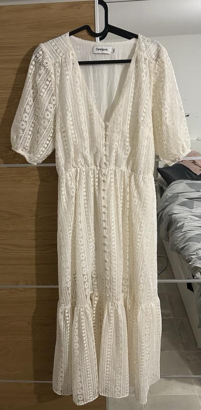 Robe Desigual broderie anglaise blanche   Taille XL   Manches bouffantes