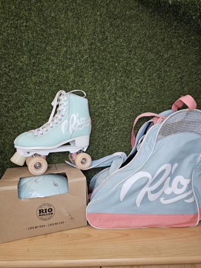 Rio Roller patins � roulettes loisir bleu-rose-blanc   sac   casque Script L-XL