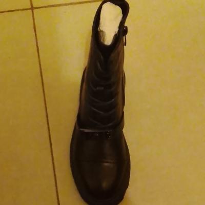 Bottes bottillon femme en cuir noir bout rond pointure EU 41