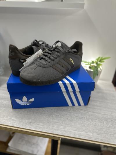 adidas Originals Gazelle baskets homme EU 44 gris tige basse lacets bo�te