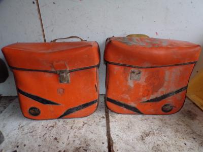 paire de sacoches orange motobecane 40 50 51 peugeot 103 51026