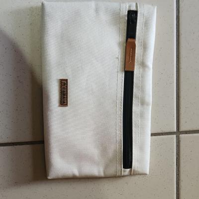 Caba�a Trousse de maquillage blanche zipp�e   Traveling is my religion