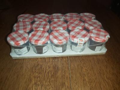 VENDS 15 MINI POTS DE CONFITURES FRAISE (STRAWBERRY), LES POTS FONT 30GR..