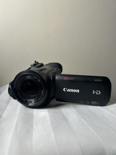 Cam�scope num�rique professionnel Canon XA30 Full HD   Comme neuf