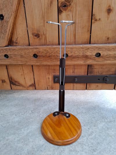 Un Support en bois de 20 cm pour poup�e en porcelaine de 30-35 cm