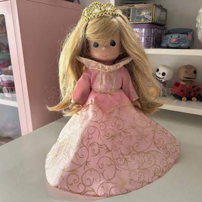 Poup�e precious moments la belle au bois dormant