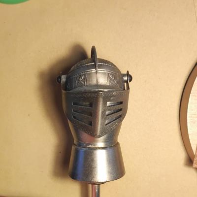 bouchon verseur  vintage en m�tal Argent� casque de chevalier