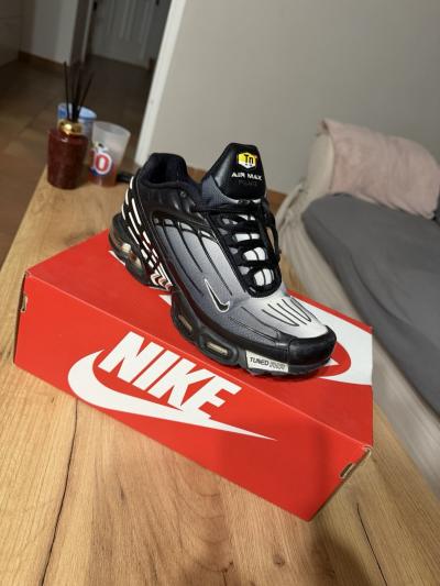Nike Air Max Plus TN Tuned Air homme EU 41 noir-gris baskets lacets
