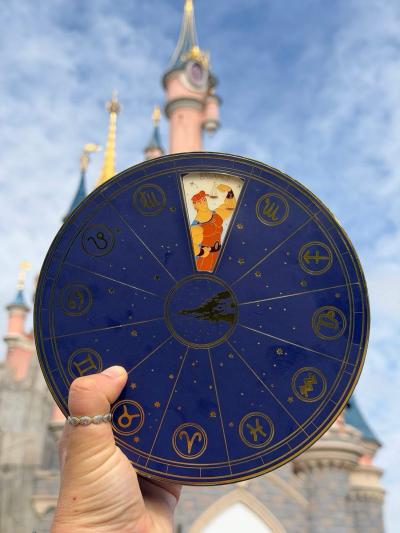 Pin s socle zodiaque avec hercule signe balance �dition limit�e Disneyland Paris