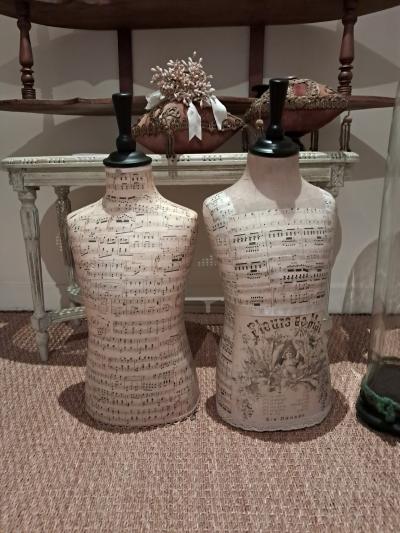 Lot de 2 bustes mannequins de couture en Papier M�ch�