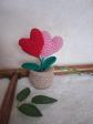 Duo de coeur rose et blanc r�alis� en laine au crochet Hauteur 16 cm