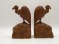Insolite paire d'extr�mit�s de livre vintage en bois vautour sculpt� main sur un rocher 5791