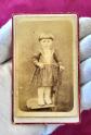 PHOTOGRAPHIE ANCIENNE   EPOQUE 1900   ENFANT en COSTUME   TIRAGE ORIGINAL