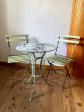 Ensemble bistrot ancien en fer forg�, table ann�es 30 et chaises pliantes