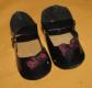 Paire de chaussures vernies n uds pour poup�e longueur 7 cm