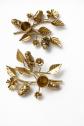 Paire de bougeoirs vintage en laiton   D�cor floral & pommes de pin   Bougeoirs