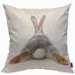Housse de coussin isol�e en forme de queue de lapin gris sur fond blanc pour ...