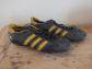 Paire de chaussures de foot cuir vintage Adidas ann�es 70 crampons T7 1-2