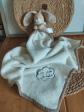 Doudou lapin beige marron couverture blanc �cru un r�ve de b�b� CMP Gifi