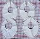Lot de 4 bavoirs anciens b�b�, piqu� de coton blanc, dentelle