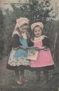 29 CHATEAULIN FILLETTES EN COSTUME TRADITIONNEL