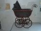 Petit LANDAU- POUSSETTE  et sa Poup�e. Jouet Ancien. D�but 1900