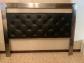 T�te de lit capitonn�e noire   contour acier bross� 160 cm x 120 cm