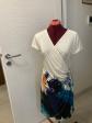 robe blanche bas imprim� bleu forme drap�e portefeuille PROMISE T36 (S)