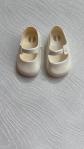 PAIRE DE CHAUSSURES BLANCHES A BRIDE POUR POUP�E CATHIE DE BELLA
