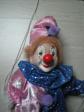ANCIENNE POUPEE CLOWN SUR BALANCOIRE   TETE  MAINS ET PIEDS EN PORCELAINE