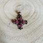 Pendentif croix orn�e strass roses couleur cuivre