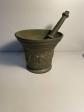 Mortier ancien en laiton massif avec pilon   d�cor oriental grav�   9�15 cm